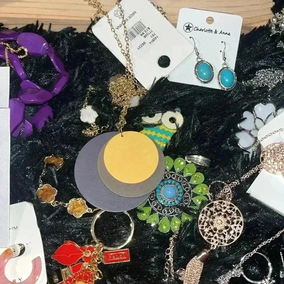 COPY - 🆕 Jewelry Mystery Bundle - Picture 6 of 16